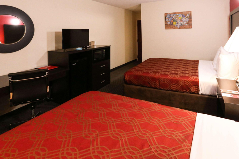 Bedroom 3, Garner Hotel Greenville East by IHG, Greenville