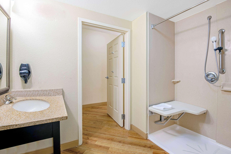 Bathroom 4, La Quinta Inn & Suites Lawton, Comanche