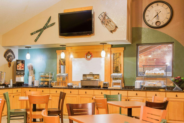 Food & Drinks 5, Americinn By Wyndham Chamberlain, Brule