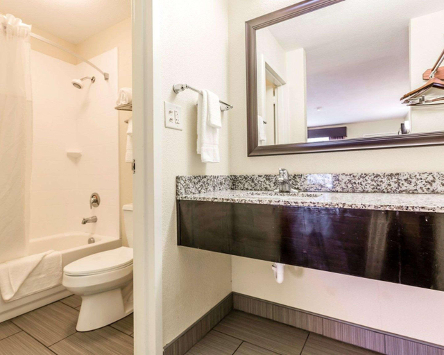 Bathroom 4, Quality Inn Mt. Pleasant, Charleston