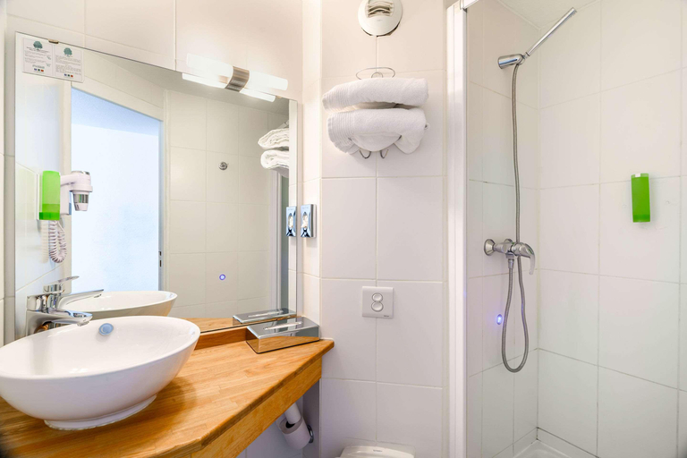 Bathroom 4, Kyriad Lille - Mons En Baroeul, Nord
