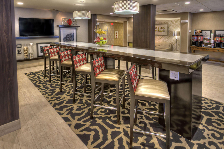 Food & Drinks 5, Hampton Inn Cookeville, Putnam
