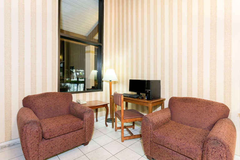 Public Area 2, Super 8 by Wyndham Riviera Beach West Palm Beach, Palm Beach