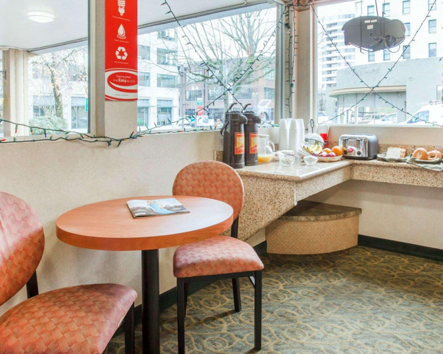 Public Area 2, Econo Lodge, Clark