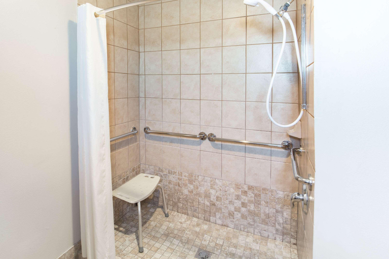 Bathroom 4, Global INN, Coos