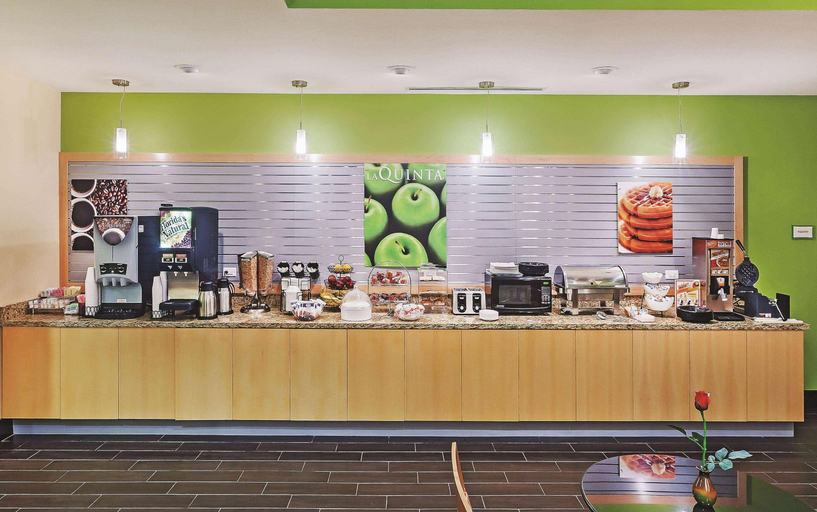 Public Area 3, La Quinta Inn & Suites by Wyndham Pecos, Reeves
