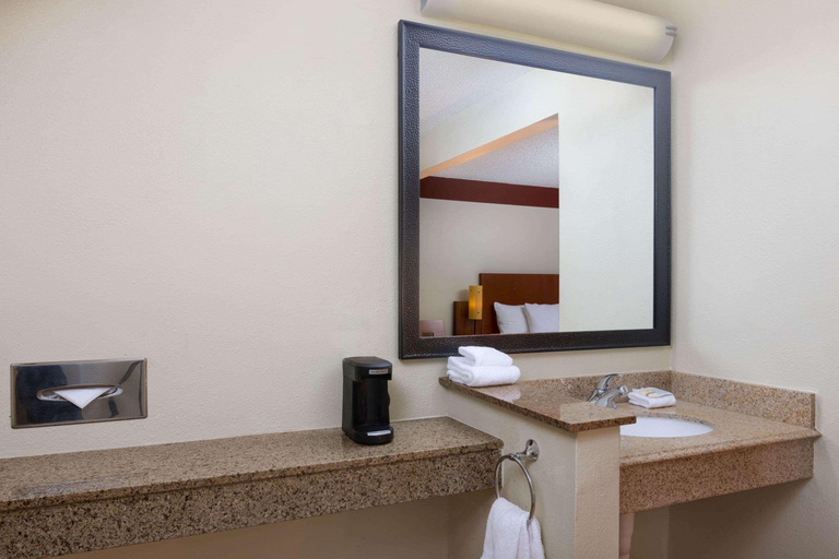 Bedroom 3, Spark by Hilton Savannah Midtown, Chatham