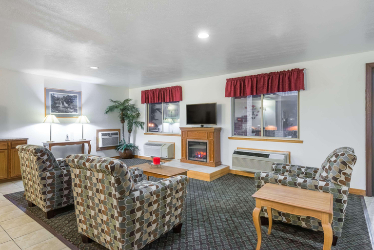 Public Area, Super 8 by Wyndham Fairmont, Marion