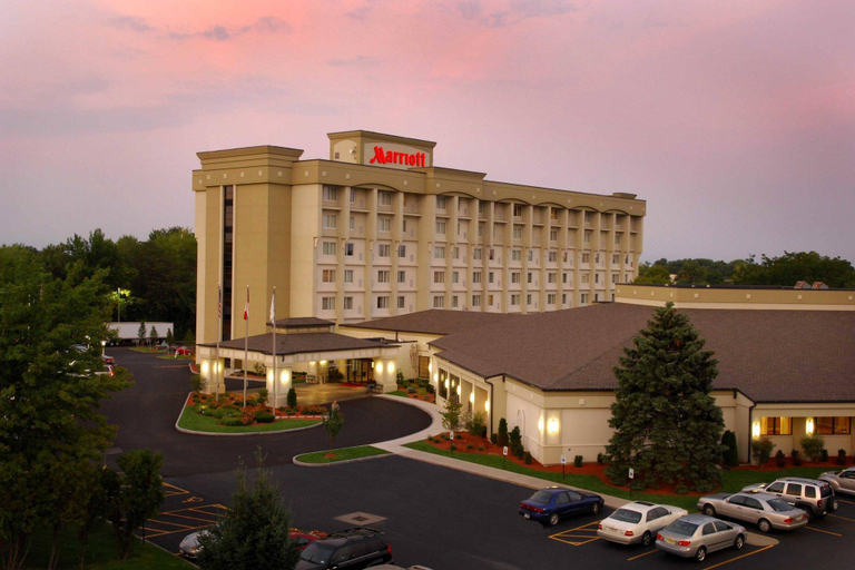 Exterior & Views 2, Rochester Airport Marriott, Monroe