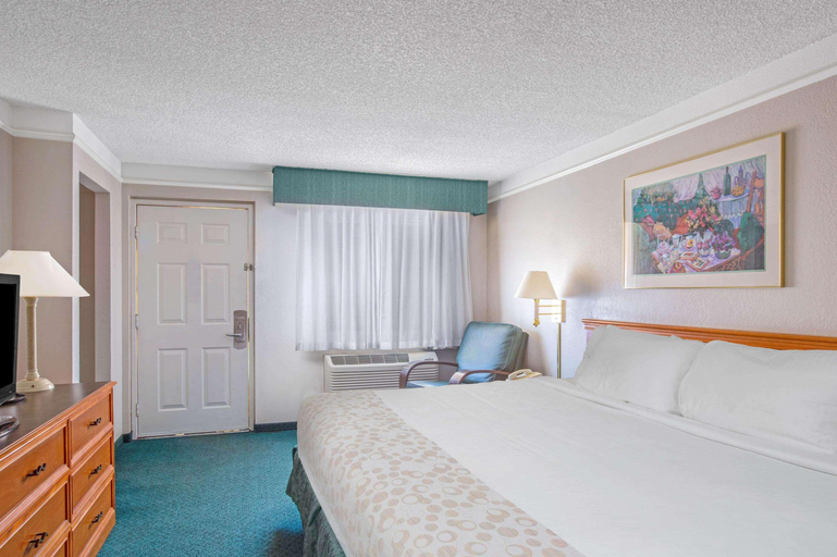 Bedroom 3, Days Inn by Wyndham Reno, Washoe