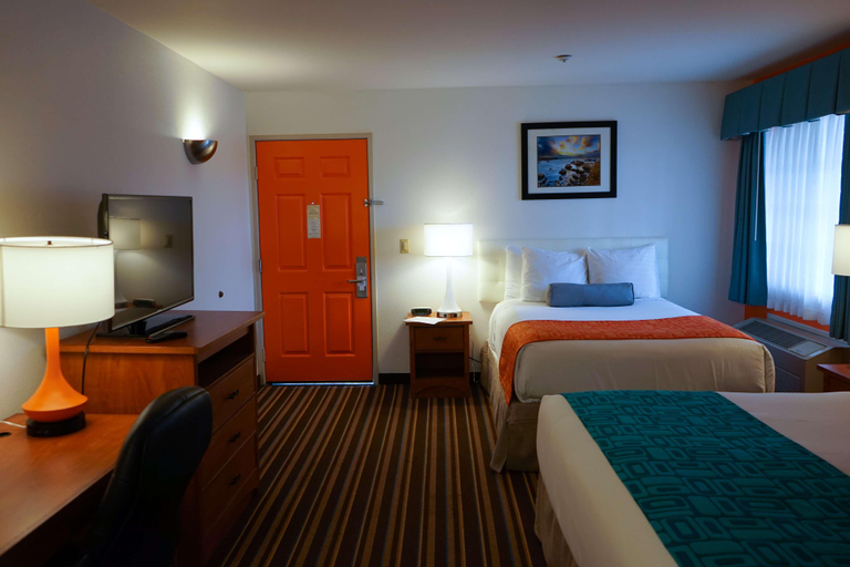 Bedroom 3, Howard Johnson by Wyndham Salinas, Monterey
