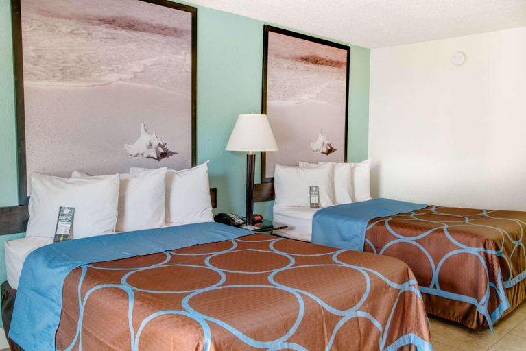 Bedroom 3, Super 8 by Wyndham St. Petersburg, Pinellas