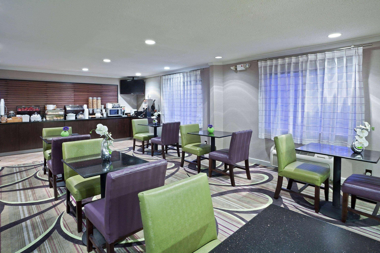 Public Area 2, La Quinta Inn Cleveland Macedonia, Summit