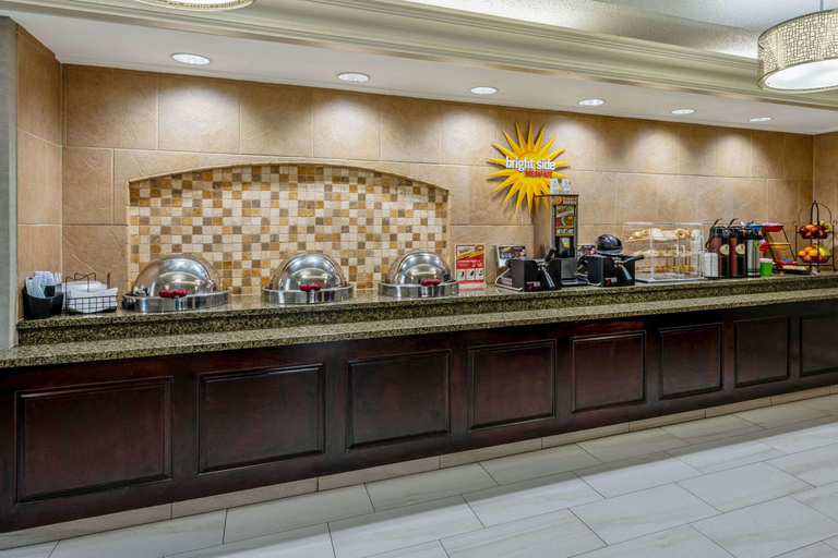 Food & Drinks, La Quinta Inn & Suites Dallas I-35, Dallas