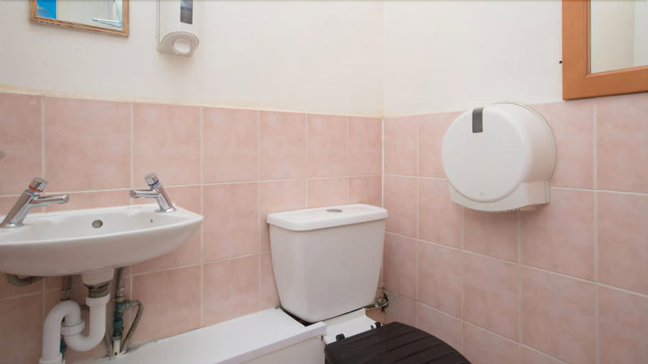 Bathroom 5, Central Hotel - Hostel, London