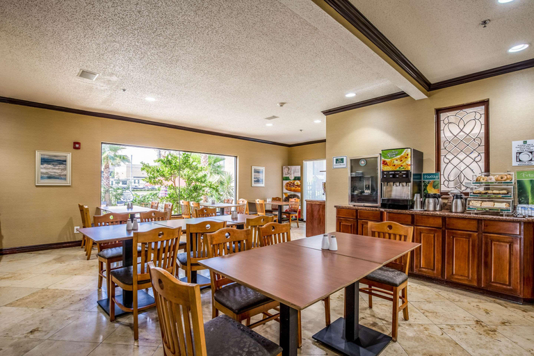 Food & Drinks 5, Quality Inn & Suites Seabrook- Nasa- Kemah, Houston