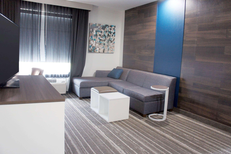 Public Area 2, La Quinta Inn & Suites by Wyndham Owasso, Tulsa