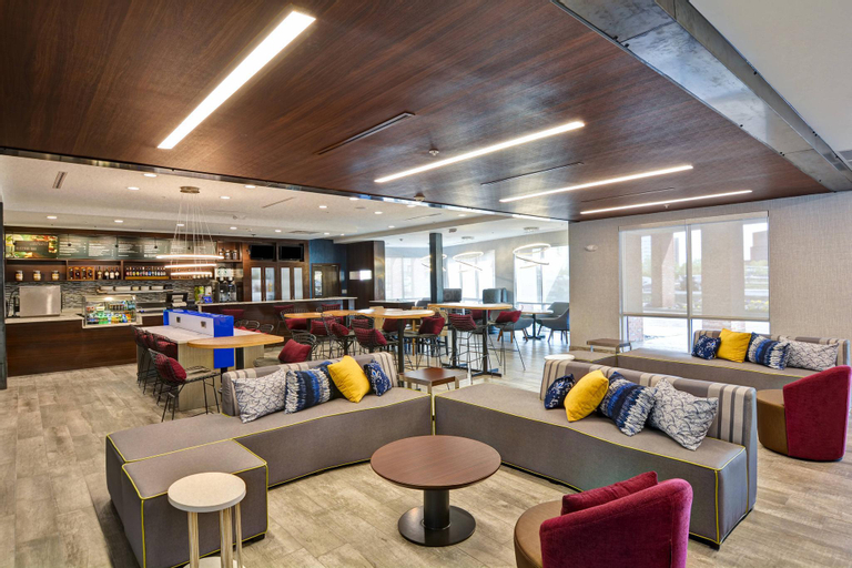 Public Area 3, Courtyard By Marriott Long Island Islip/Courthouse, Suffolk