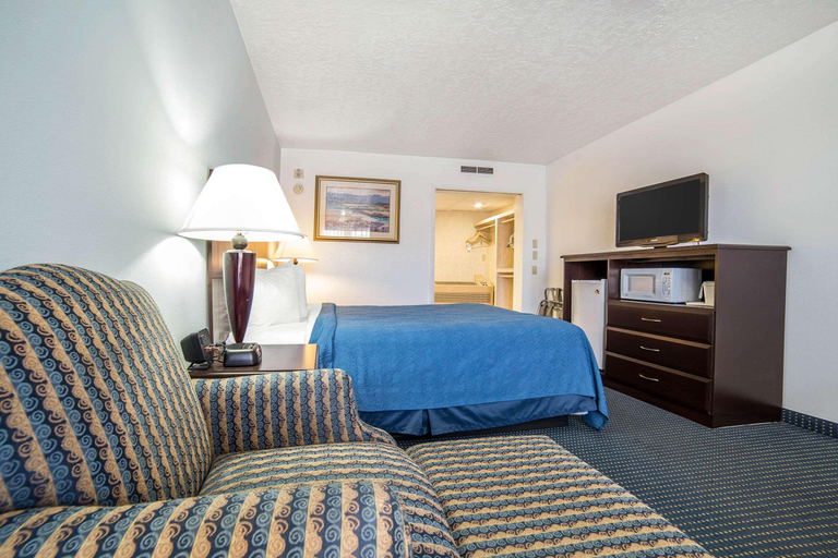 Bedroom 3, Quality Inn, Sweetwater