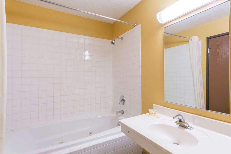 Bathroom 4, Days Inn by Wyndham Vernal, Uintah