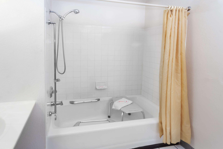 Bathroom 4, Super 8 By Wyndham Merrillville/Gary Area, Lake