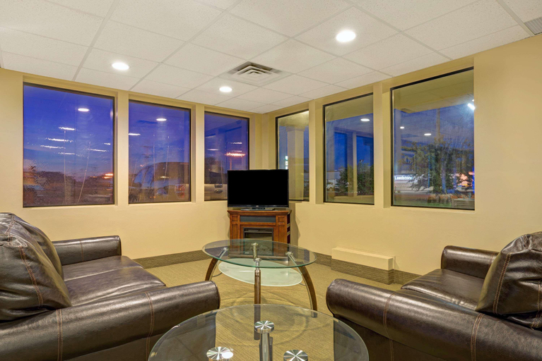 Public Area 3, Super 8 by Wyndham Melrose, Stearns