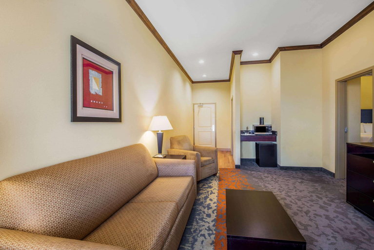 Bedroom 4, La Quinta Inn Suites Eastland, Eastland