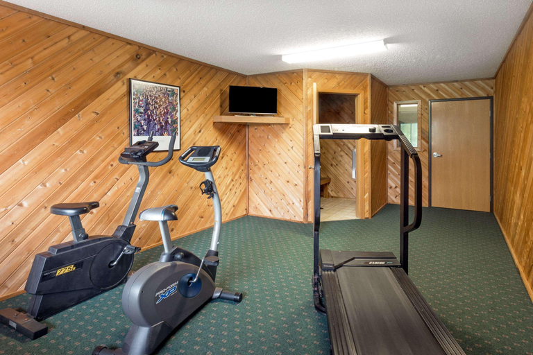 Others 5, Budget Inn and Suites, Clinton