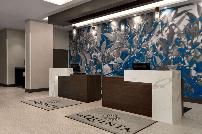 Public Area 2, La Quinta Inn & Suites Orlando IDrive Theme Parks, Orange