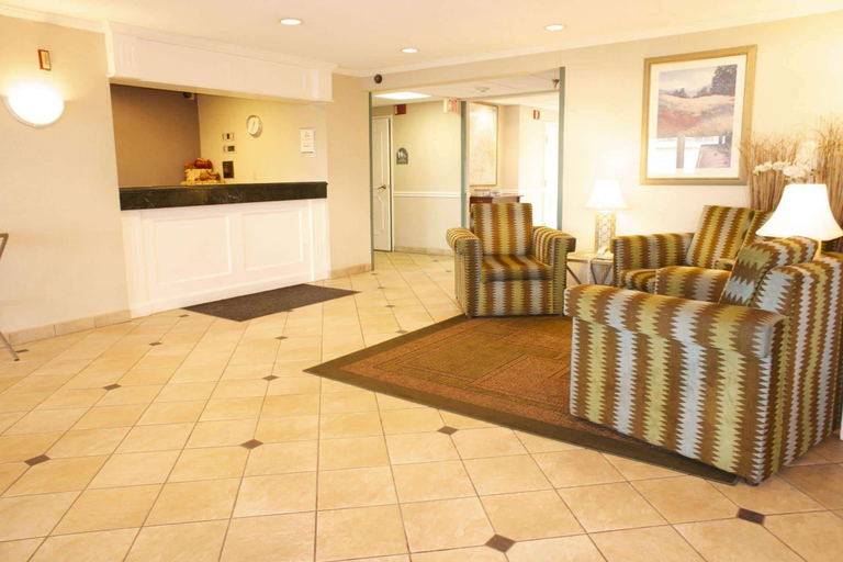 Public Area 2, La Quinta Inn & Suites by Wyndham Chicago Gurnee, Lake