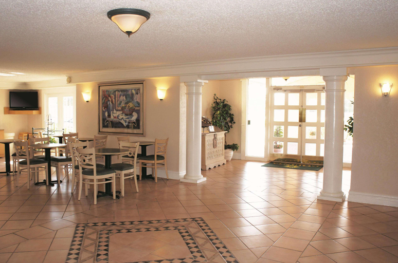 Public Area 2, La Quinta Inn by Wyndham Clute Lake Jackson, Brazoria