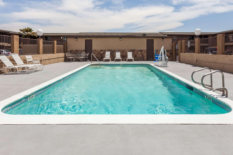 Sport & Beauty 5, Travelodge Victorville, San Bernardino