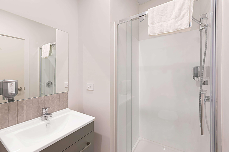 Bathroom 4, Ramada Suites By Wyndham Victoria Street West, Waitakere