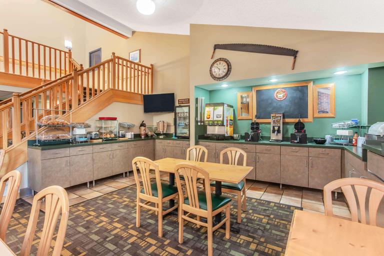 Food & Drinks 5, AmericInn by Wyndham Stillwater, Washington