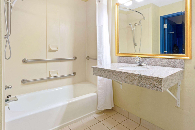 Bathroom 4, La Quinta Inn Suites By Wyndham Shawnee, Pottawatomie