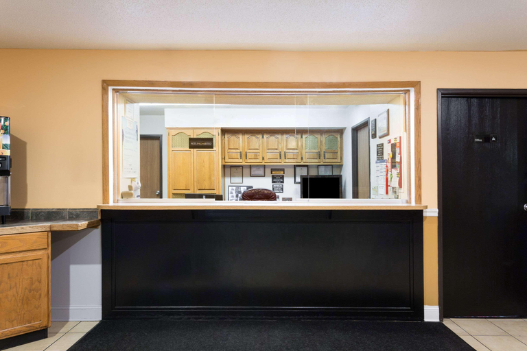 Public Area 2, Super 8 by Wyndham Dumfries/Quantico, Prince William