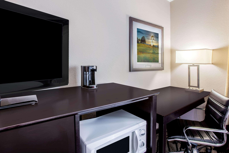 Bedroom 4, La Quinta Inn & Suites By Wyndham Pasadena, Houston