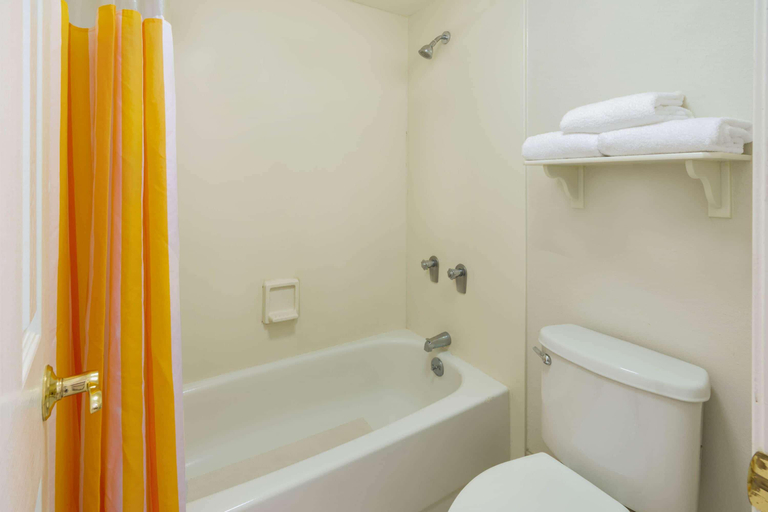 Bathroom 4, La Quinta Inn By Wyndham Cheyenne, Laramie