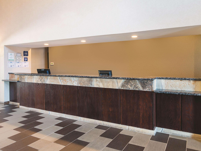 Public Area 2, La Quinta Inn & Suites by Wyndham Glen Rose, Somervell