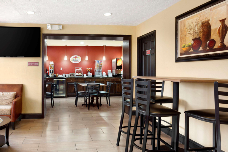 Food & Drinks 5, Super 8 By Wyndham Jackson, Madison