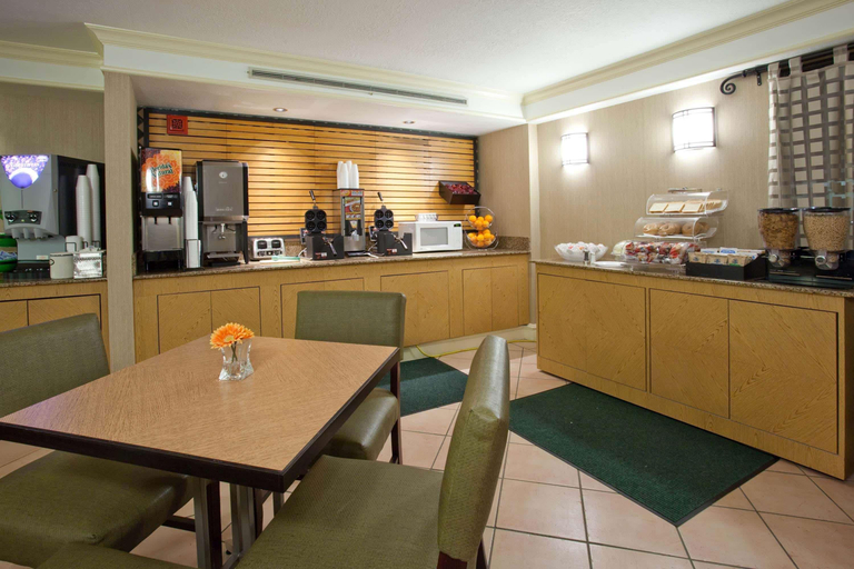 Food & Drinks 5, La Quinta Inn By Wyndham Cheyenne, Laramie
