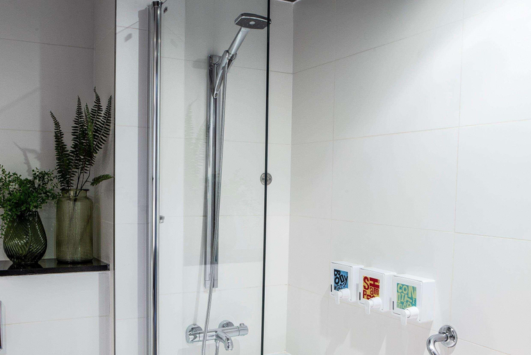 Bathroom 4, Waterfront Hotel Southport, Sefton