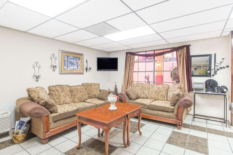 Public Area 2, Executive Inn & Suites Marshall, Harrison