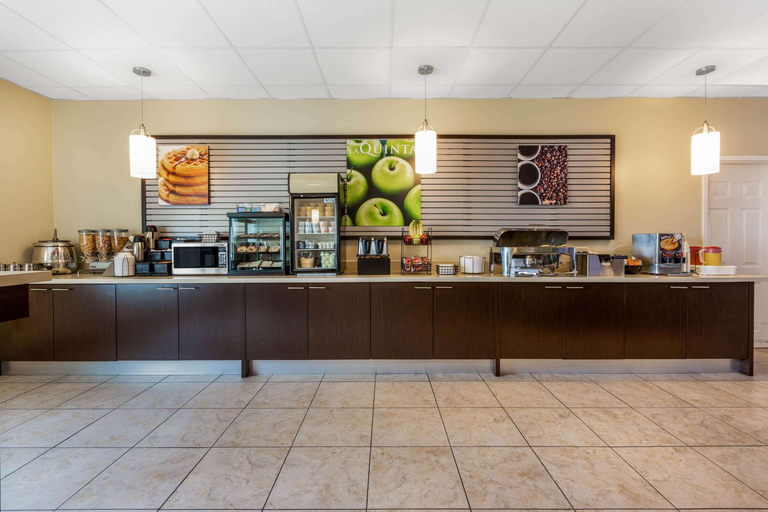 Public Area 2, La Quinta Inn & Suites by Wyndham Angleton, Brazoria