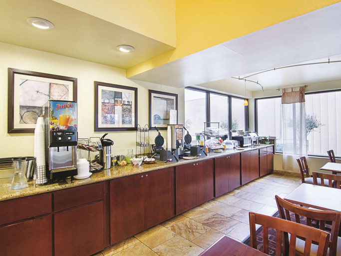 Food & Drinks 5, La Quinta Inn & Suites Dothan, Houston