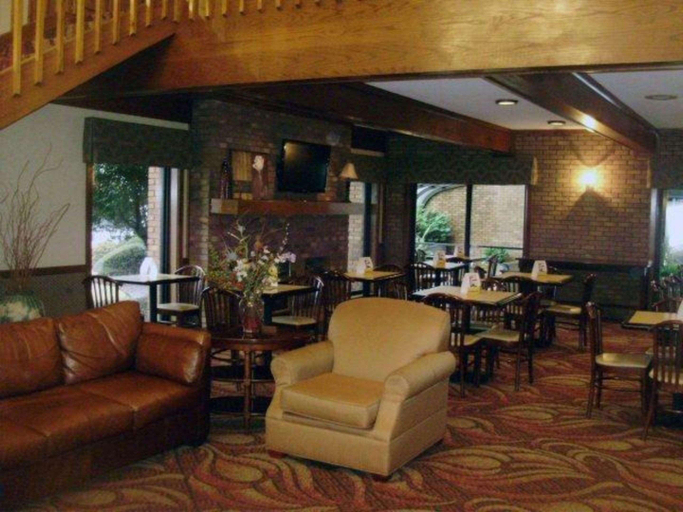 Public Area 3, Quality Inn & Suites Searcy I-57, White