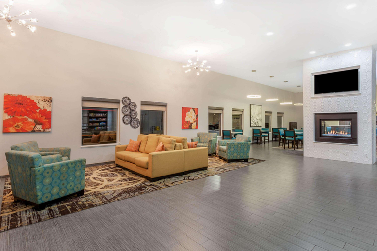 Public Area 2, La Quinta Inn & Suites by Wyndham Rockford, Winnebago