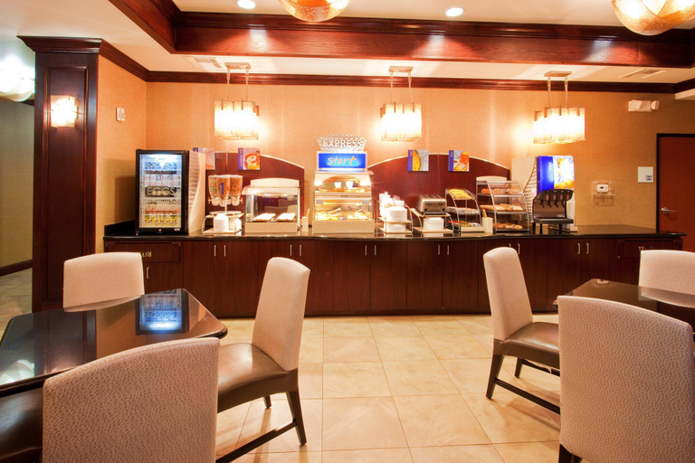 Food & Drinks 5, Red Lion Inn & Suites Mineral Wells, Parker