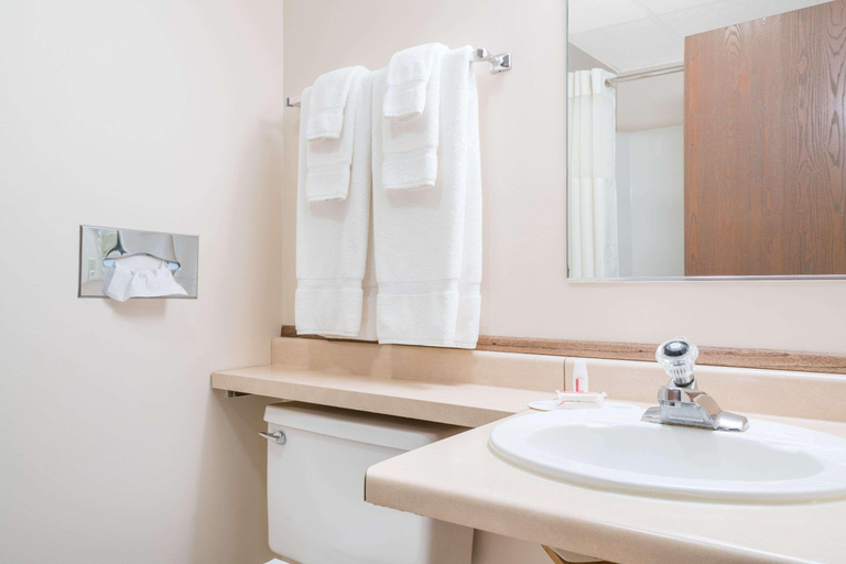 Bathroom 4, Super 8 by Wyndham Superior WI, Douglas
