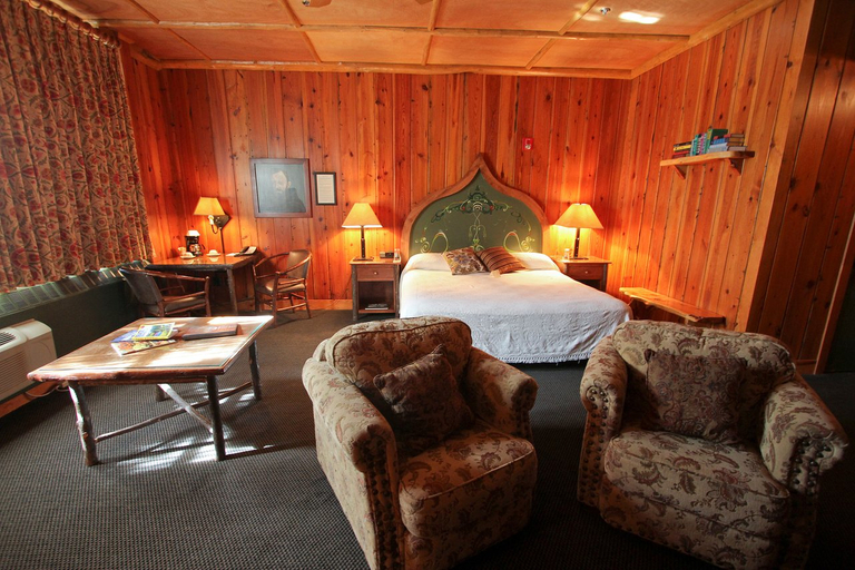 Bedroom, McMenamins Old St. Francis School, Deschutes